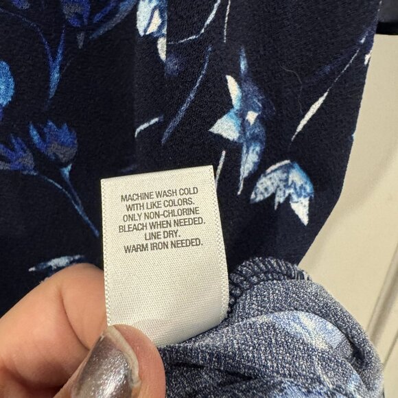 Roz & Ali XL Navy Blue & White Short-Sleeve Blouse Flutter Sleeves EUC Workwear - Picture 7 of 8